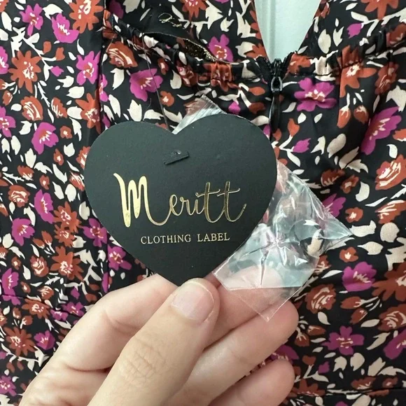 Floral Long-Sleeve Dress - Picture 5 of 6